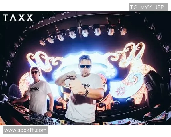 夜店狂欢中的足球巨星是谁他的人生精彩瞬间揭秘